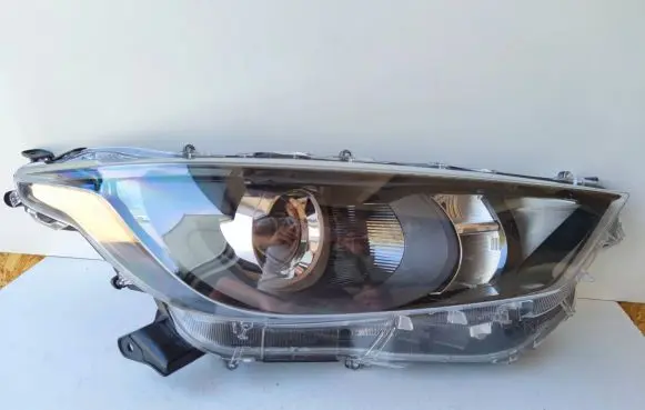 Toyota Yaris XP210 Headlight/headlamp