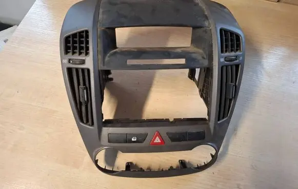 KIA Ceed Radio/GPS head unit trim 84740-1H000