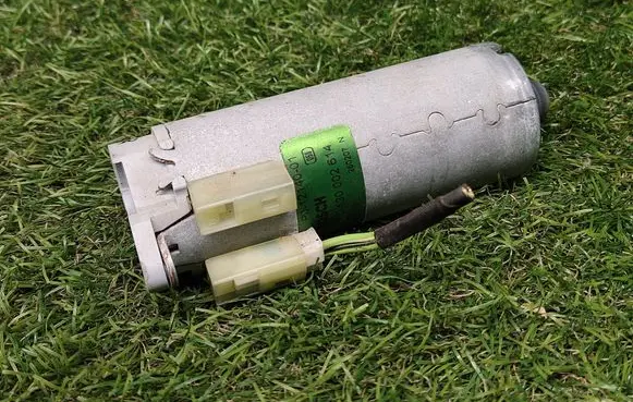 BMW 5 E60 E61 Seat adjustment motor 0130002614 P01214001