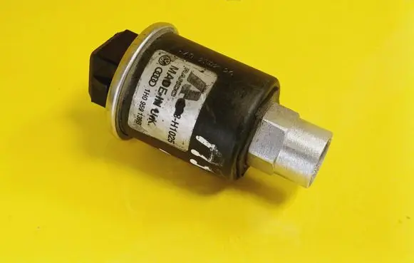 Audi A3 S3 8L Air conditioning (A/C) pressure sensor 1H0959139B