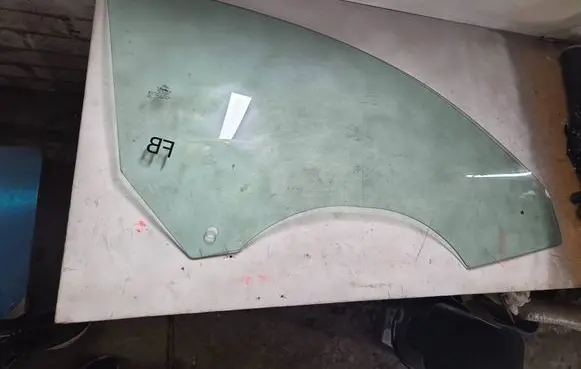 Ford Mustang VI Front door window/glass (coupe) FR3B6321410AE