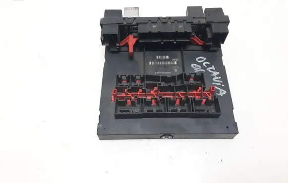 Skoda Octavia Mk2 (1Z) Fuse module 01718130