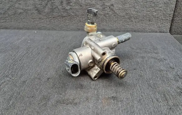 Audi A6 S6 C6 4F Fuel injection high pressure pump 06F127025H 06F025H 06F127025J