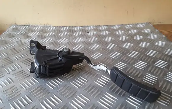 Renault Laguna II Accelerator throttle pedal 8200003393 6PV00811903