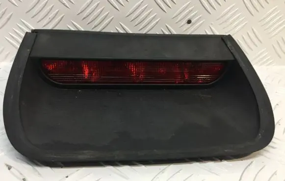 Mitsubishi Carisma Third/center stoplight 0996400