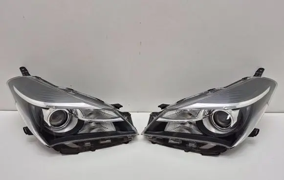 Toyota Yaris Headlight/headlamp 