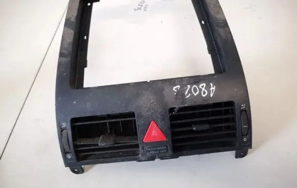Volkswagen Touran I Dash center air vent grill 1t1819728b