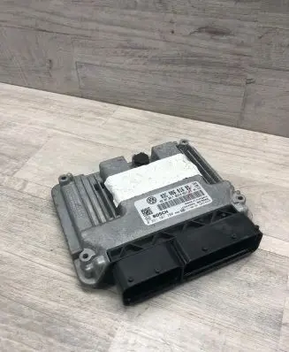 Volkswagen Golf VI Engine control unit/module 03C906016BS 0261S07200 03C907309F