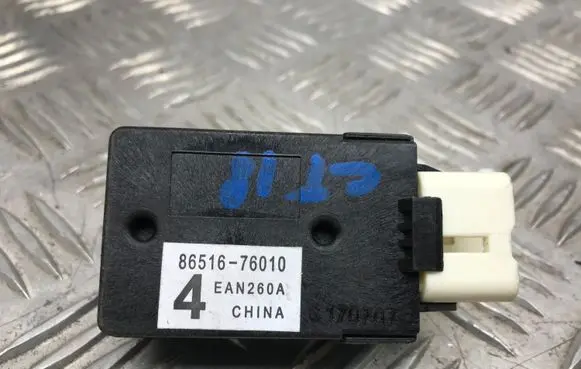 Lexus CT 200H Antenna control unit 8651676010