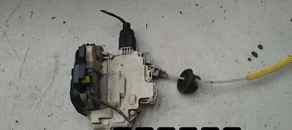 Seat Exeo (3R) Front door lock 8E0839015AA