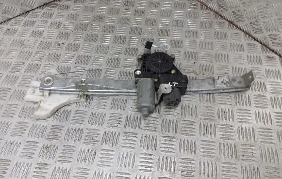 Ford Mondeo Mk III Front door electric window regulator 0130821773