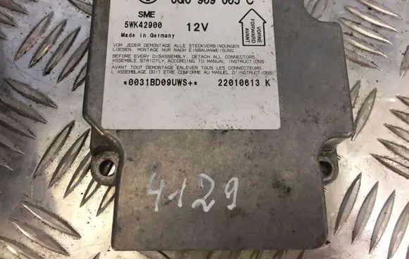 Volkswagen PASSAT B5.5 Airbag control unit/module 6Q0909605C 4129