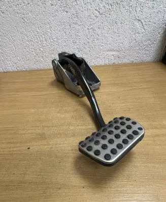 Mercedes-Benz R W251 Brake pedal A2512900701 F2202