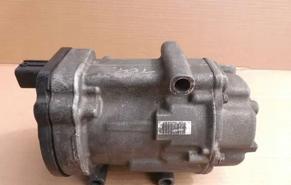 Toyota RAV 4 (XA50) Air conditioning (A/C) compressor (pump) 0424001100