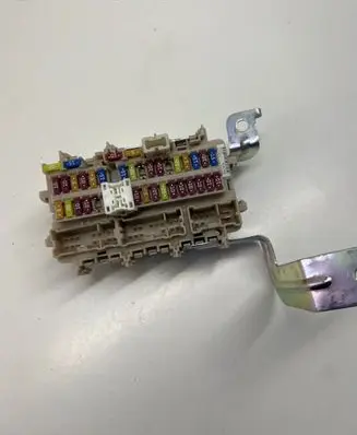 Nissan Navara D23 Fuse module 4KJ0A C30165 9H09