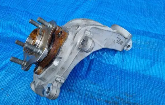 Nissan X-Trail T33 Front wheel hub spindle knuckle