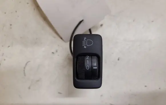 Lexus IS 220D-250-350 Headlight level height control switch