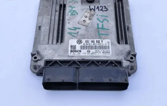 Volkswagen Golf V Engine control unit/module 03C906032N 03C906032C 0261201770