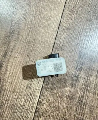 Mercedes-Benz CLS C218 X218 Airbag deployment crash/impact sensor A0055421218 10171102213