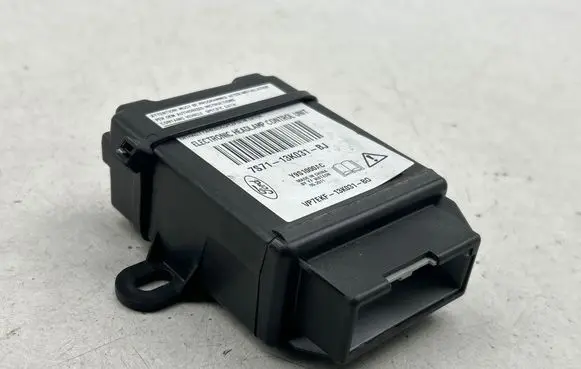 Ford Mondeo MK IV Light module LCM 7S7113K031BJ Y9S1000AC VP7EKF13K031B0D