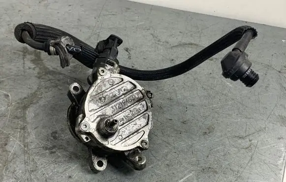 Volvo V70 Vacuum pump 31219463