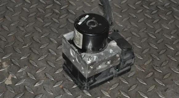 Volvo V70 ABS Pump 30681619