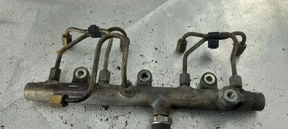 Citroen C5 Fuel injector supply line/pipe 