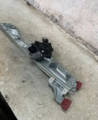 Nissan Qashqai J12 Front door window regulator with motor 807006ua1b