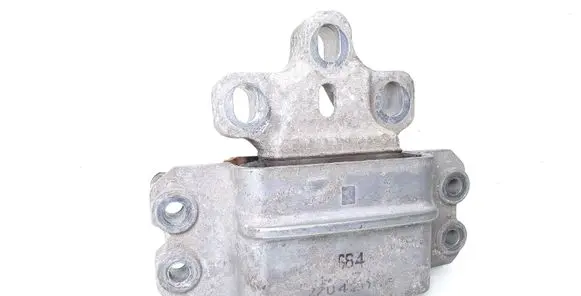 Volkswagen PASSAT B6 Engine mount bracket 3C0199555
