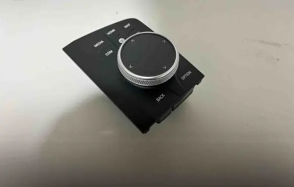 Head unit multimedia control