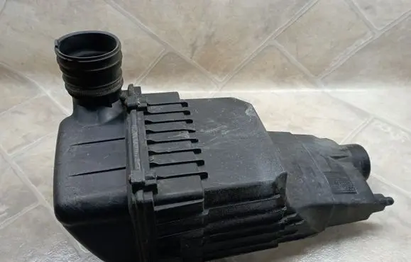Peugeot 206 Air filter box 9634107180