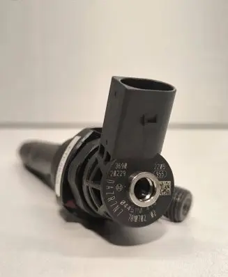 BMW X3 F25 Fuel injector 7810702