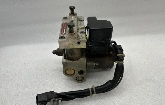 Mitsubishi Eclipse (D21A/D22A/D27A) ABS Pump 11000030240 1640041 MB668360