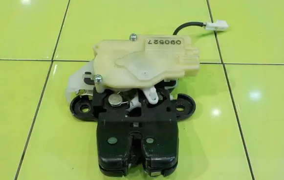 Honda Insight Tailgate exterior lock UP123