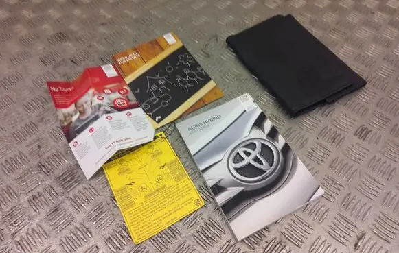 Toyota Auris E180 Owners service history hand book 
