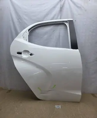 Toyota Yaris XP210 Rear door
