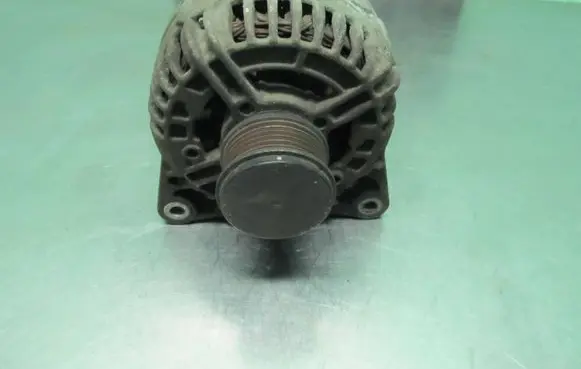 Nissan Qashqai Generator/alternator 8200728292A 0124525140