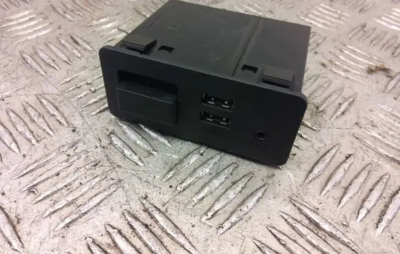 Mazda MX-5 ND USB socket connector N243669U0 904526414546