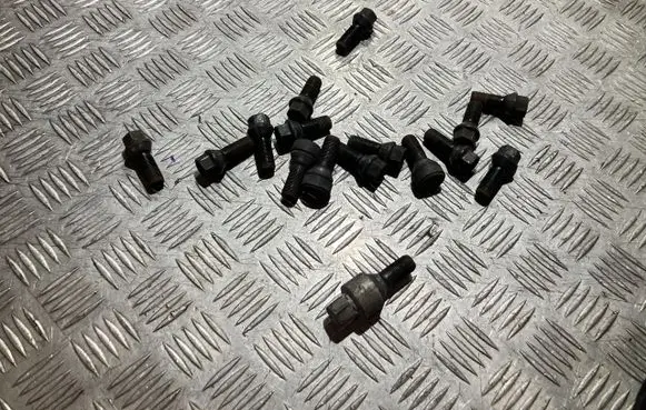 Mini Cooper Coupe R58 Anti-theft wheel nuts and lock TM29043