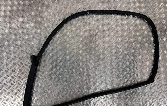 Maserati Levante Front door rubber seal 670032866