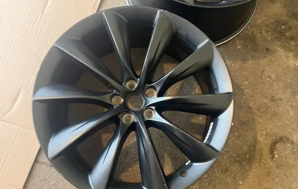 Tesla Model X R22 alloy rim 