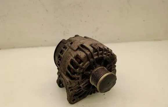 Opel Vivaro Generator/alternator 