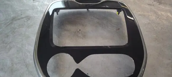 Renault Captur Radio/GPS head unit trim 682705384R