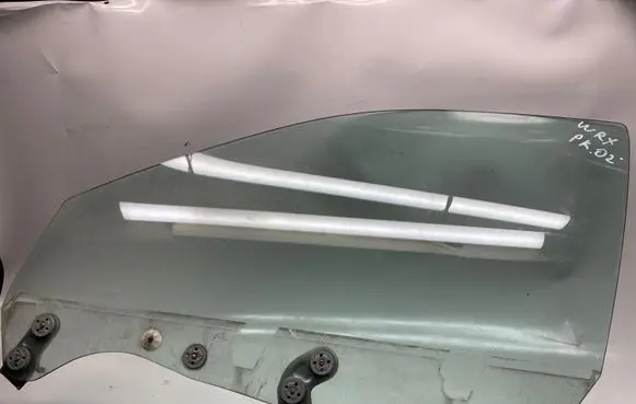 Subaru Impreza II Front door window glass four-door