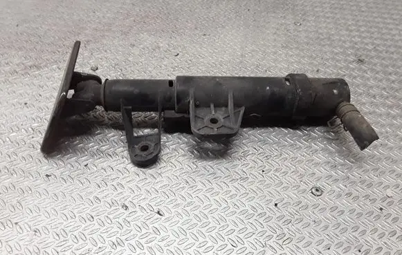 KIA Sorento Headlight washer spray nozzle 