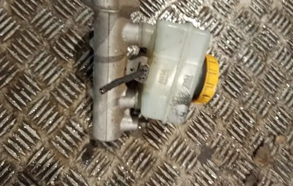 Subaru Legacy Master brake cylinder
