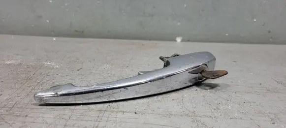 Volkswagen Beetle 1300 Front door exterior handle