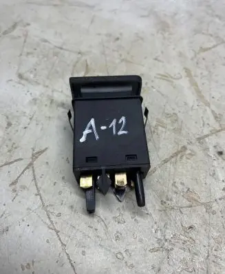 Volkswagen Golf IV Windscreen/window heater switch 1J0959621