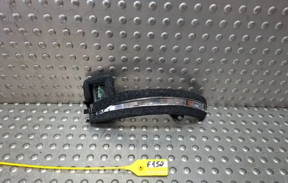 Chrysler Pacifica Mirror indicator light 68318297AA