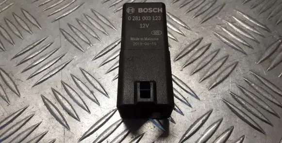 Jaguar XE Glow plug pre-heat relay 0281003123 FX23189E2AC